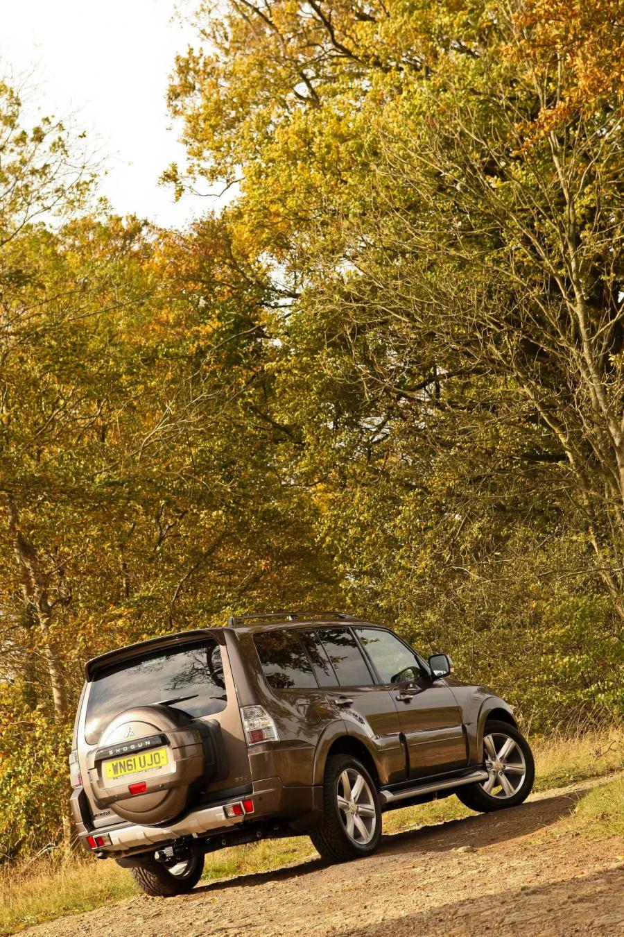 Mitsubishi Shogun 2012 года  (UK) (фото 2 из 17)